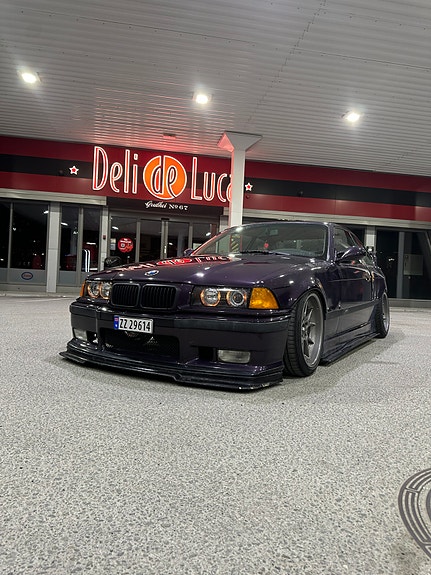 BMW 325i 2 of 5