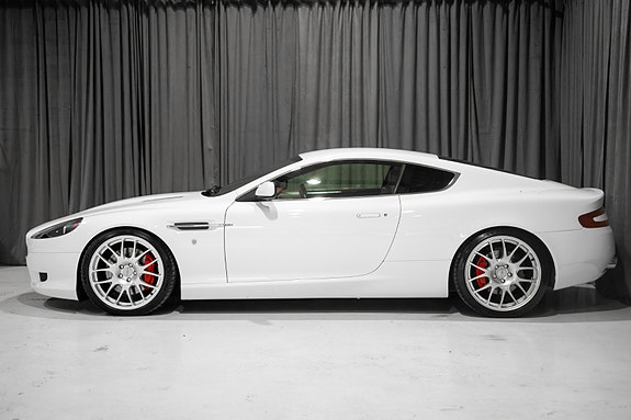 Aston Martin DB9 3 of 5