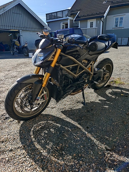 Ducati Streetfighter S 9 of 13