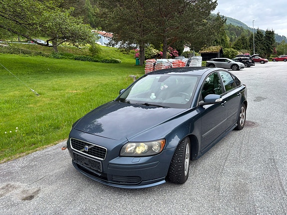 Volvo S40 2 of 6