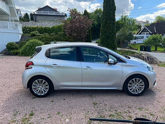 Peugeot 208 5 of 5