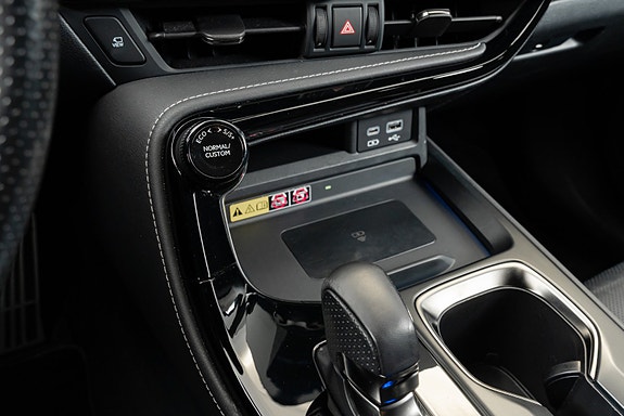 Lexus NX450h 24 of 30