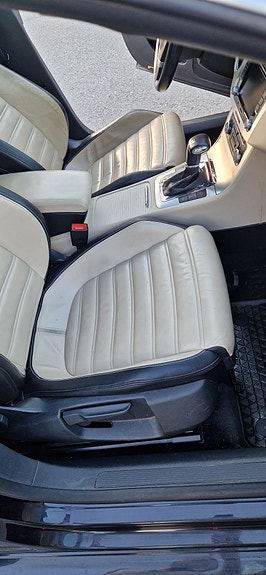 Volkswagen Passat CC 16 of 23