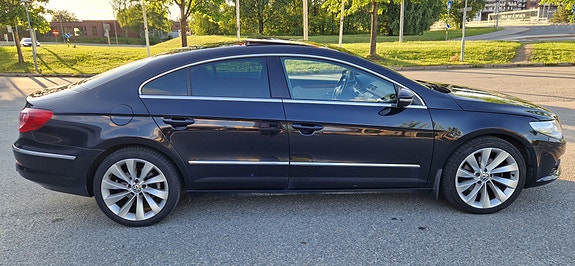 Volkswagen Passat CC 2 of 23