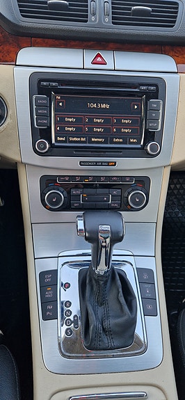 Volkswagen Passat CC 13 of 23