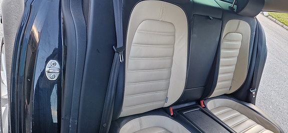 Volkswagen Passat CC 18 of 23