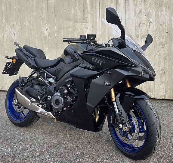 Suzuki GSX-S1000GT 2 of 4