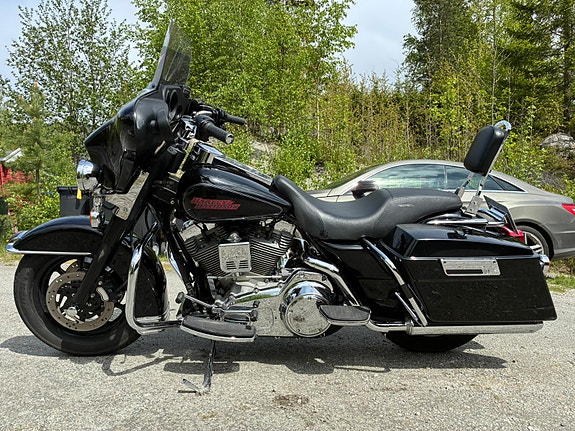 Harley-Davidson ELECTRA GLIDE 2 of 8