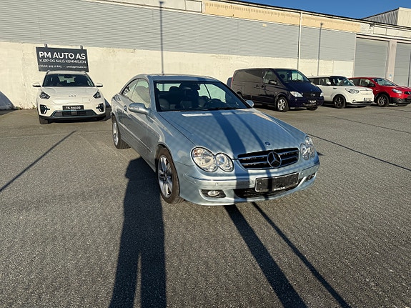 Mercedes-Benz CLK220 3 of 27