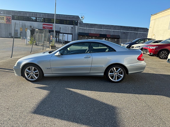 Mercedes-Benz CLK220 10 of 27