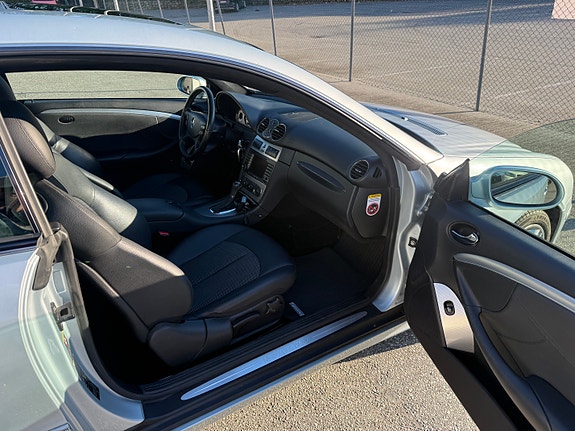 Mercedes-Benz CLK220 20 of 27