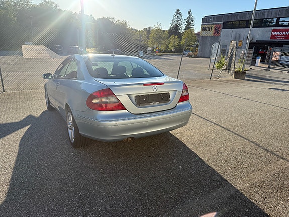 Mercedes-Benz CLK220 8 of 27