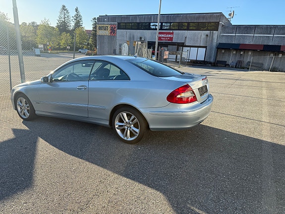 Mercedes-Benz CLK220 9 of 27