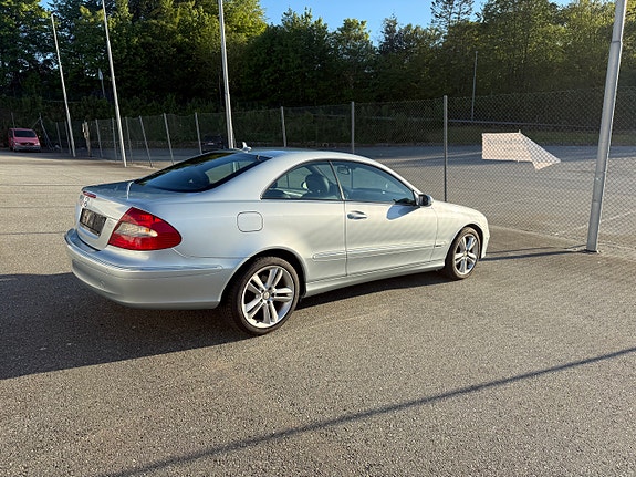 Mercedes-Benz CLK220 6 of 27