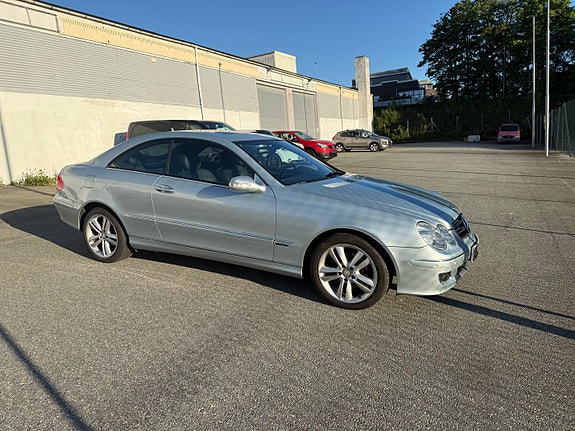 Mercedes-Benz CLK220 4 of 27