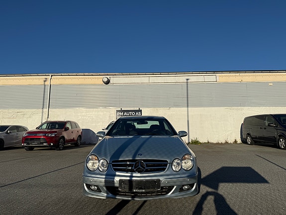 Mercedes-Benz CLK220 2 of 27