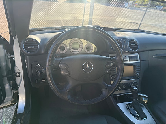 Mercedes-Benz CLK220 16 of 27