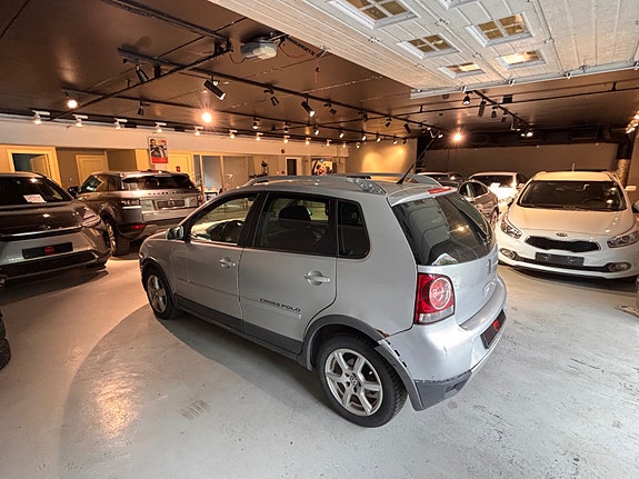 Volkswagen Polo Cross 2 of 5