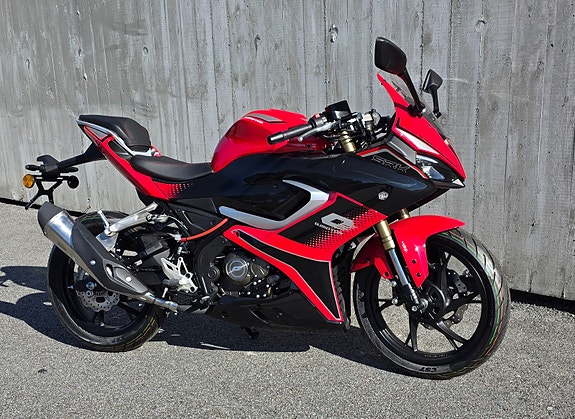 QJ Motor SRK 125R 2 of 4