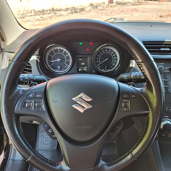 Suzuki Kizashi 18 of 30