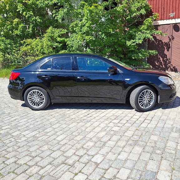 Suzuki Kizashi 4 of 30