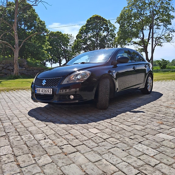 Suzuki Kizashi 2 of 30