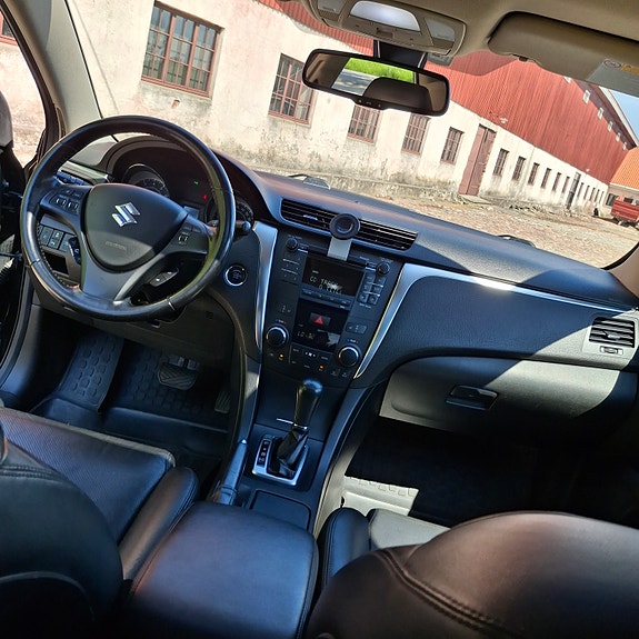 Suzuki Kizashi 26 of 30