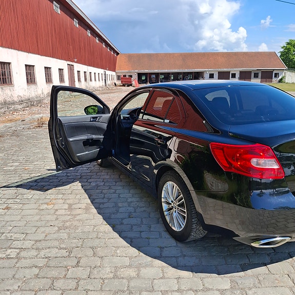 Suzuki Kizashi 12 of 30