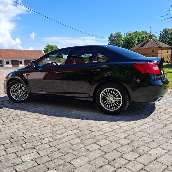 Suzuki Kizashi 8 of 30
