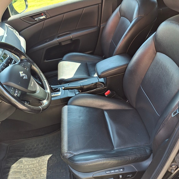 Suzuki Kizashi 24 of 30
