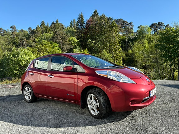Nissan Leaf 3 of 5