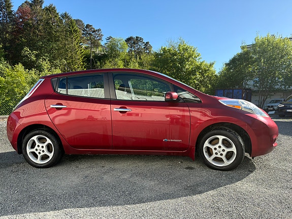 Nissan Leaf 2 of 5