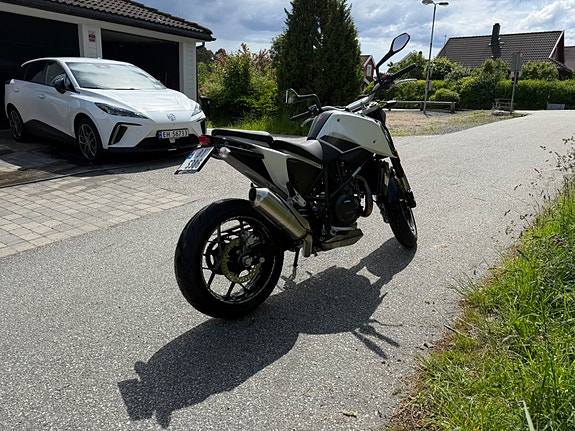 KTM 690 Duke 4 of 9
