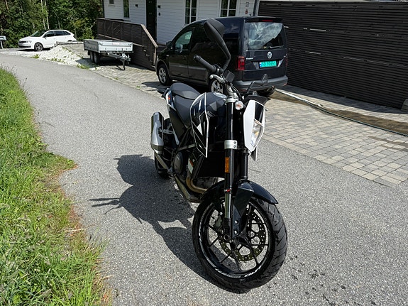 KTM 690 Duke 5 of 9