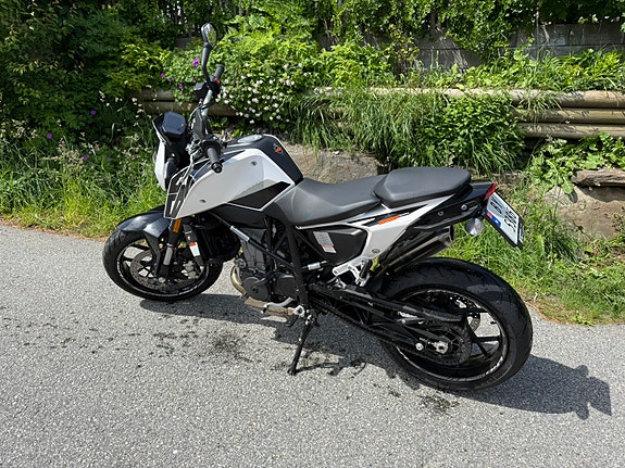 KTM 690 Duke 2 of 9
