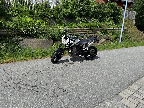 KTM 690 Duke 8 of 9