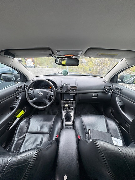 Toyota Avensis 4 of 5