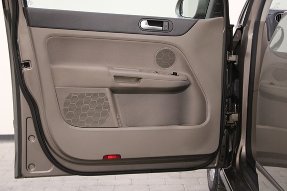 Volkswagen Golf Plus 21 of 30