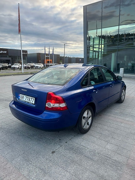 Volvo S40 3 of 5