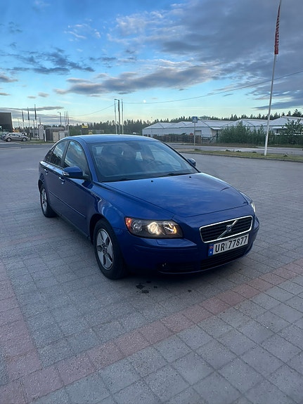 Volvo S40 2 of 5