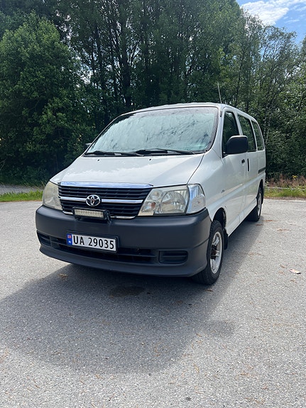 Toyota HiAce 3 of 5