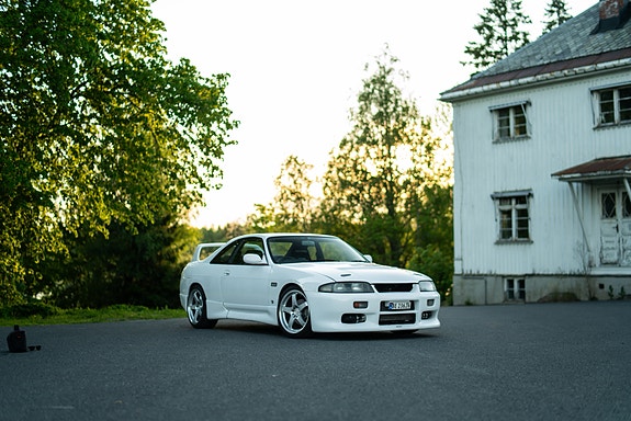 Nissan Skyline 27 of 30