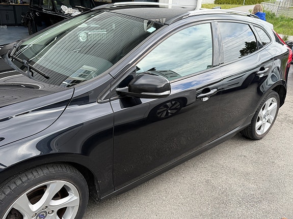 Volvo V40 Cross Country 4 of 5