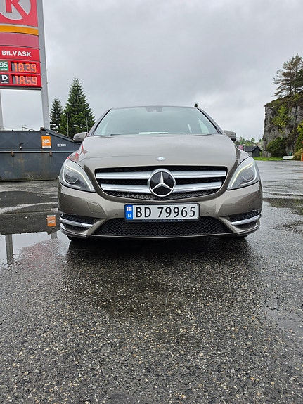 Mercedes-Benz B180 4 of 30