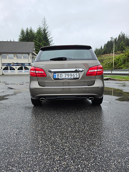 Mercedes-Benz B180 8 of 30