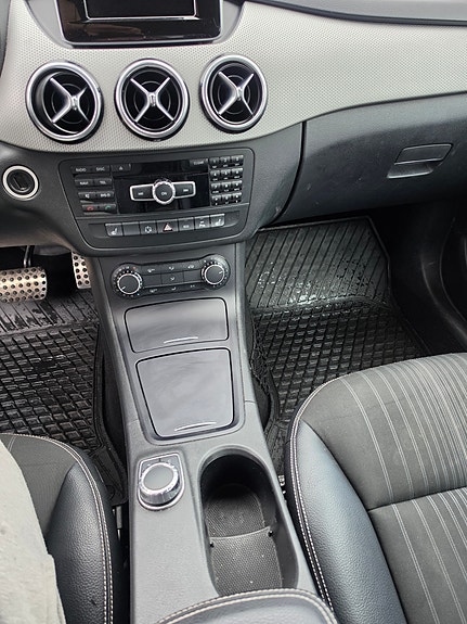 Mercedes-Benz B180 27 of 30