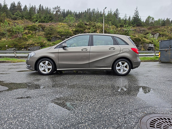 Mercedes-Benz B180 6 of 30