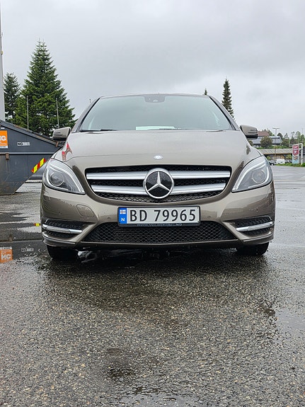 Mercedes-Benz B180 3 of 30