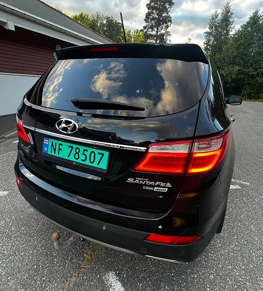Hyundai Grand Santa Fe 2 of 11