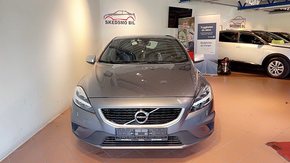 Volvo V40 4 of 5